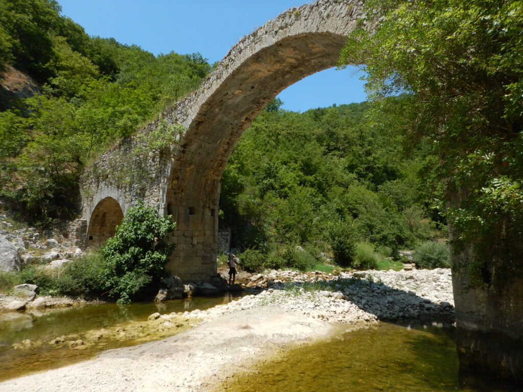 il ponte da attraversare a balvano