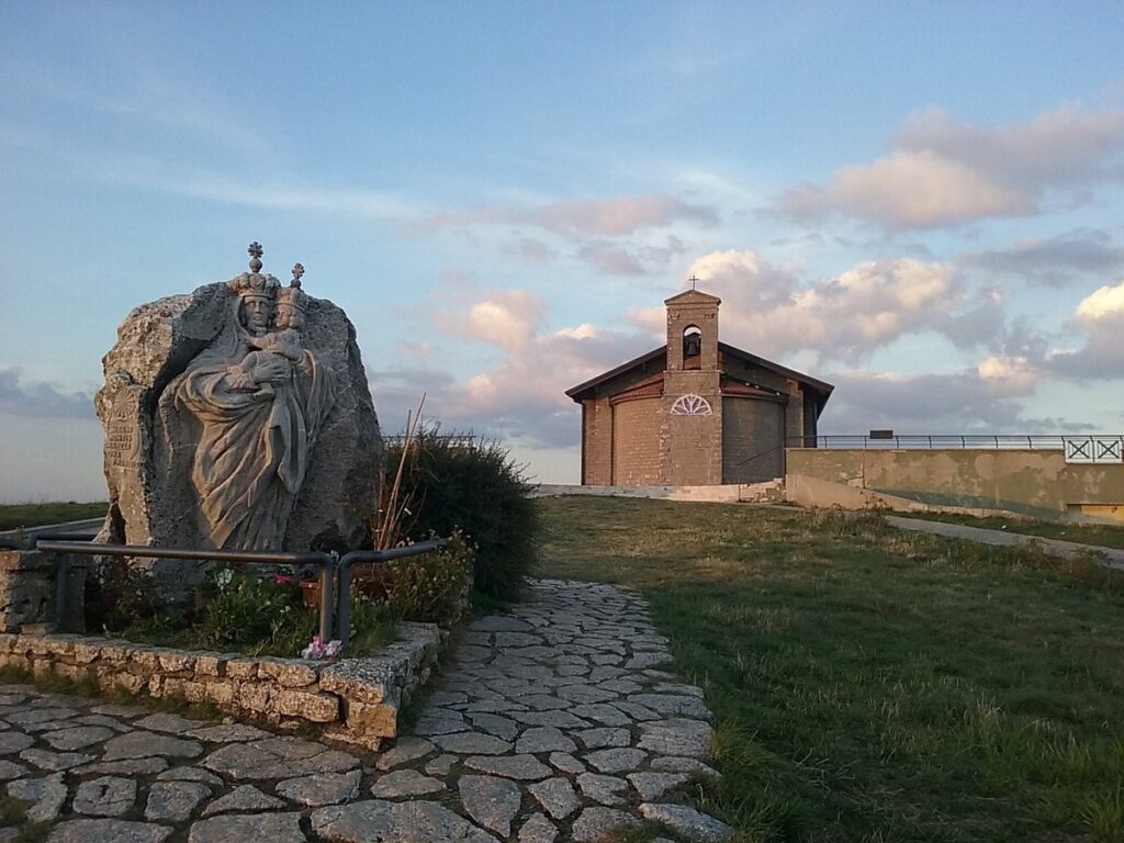 il santuario della madonna del monte carmelo ad Avigliano
