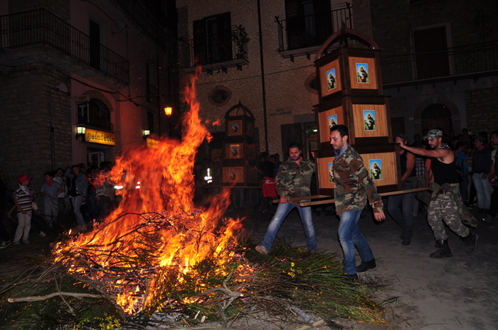 il fal&ograve; di sant'antonio tra le feste e tradizioni di anzi 