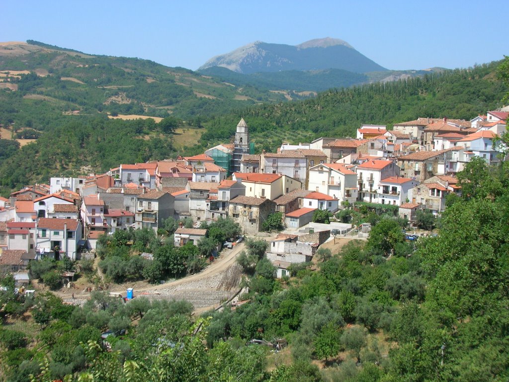 Il piccolo borgo di Carbone