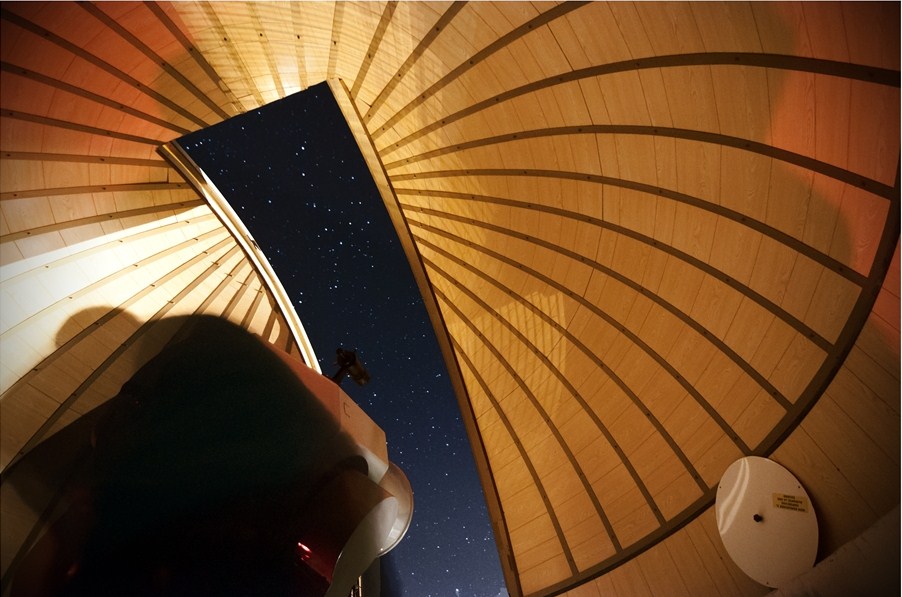 stelle attraverso la cupola del planetario