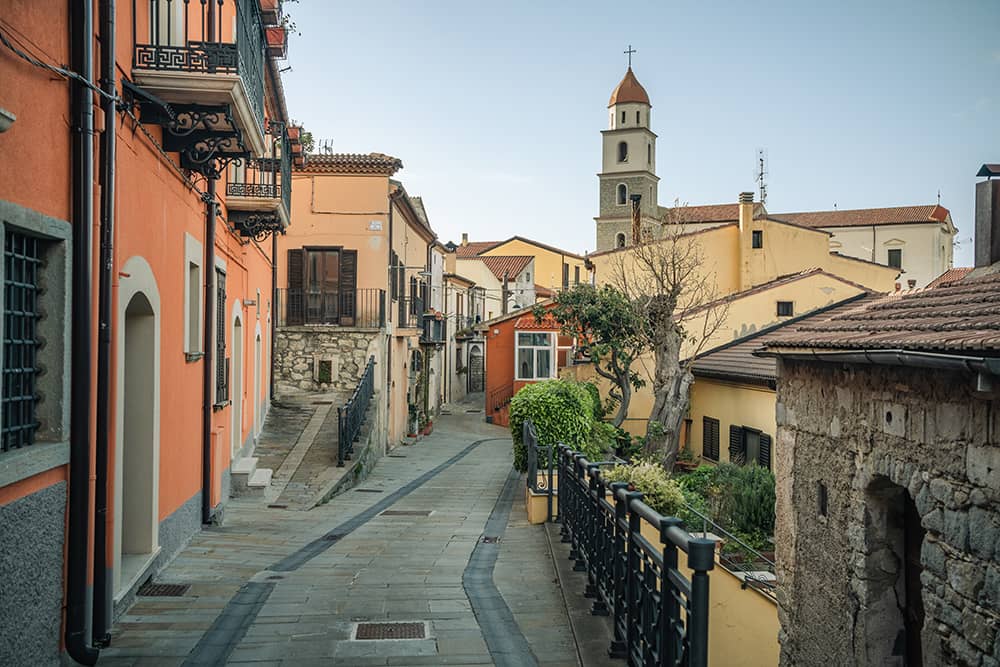 Brindisi-montagna-vista-della-strada-del-paese