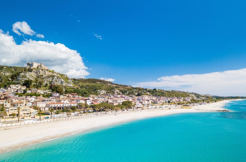 Roccella Ionica: Guida Completa su Cosa Fare e Vedere