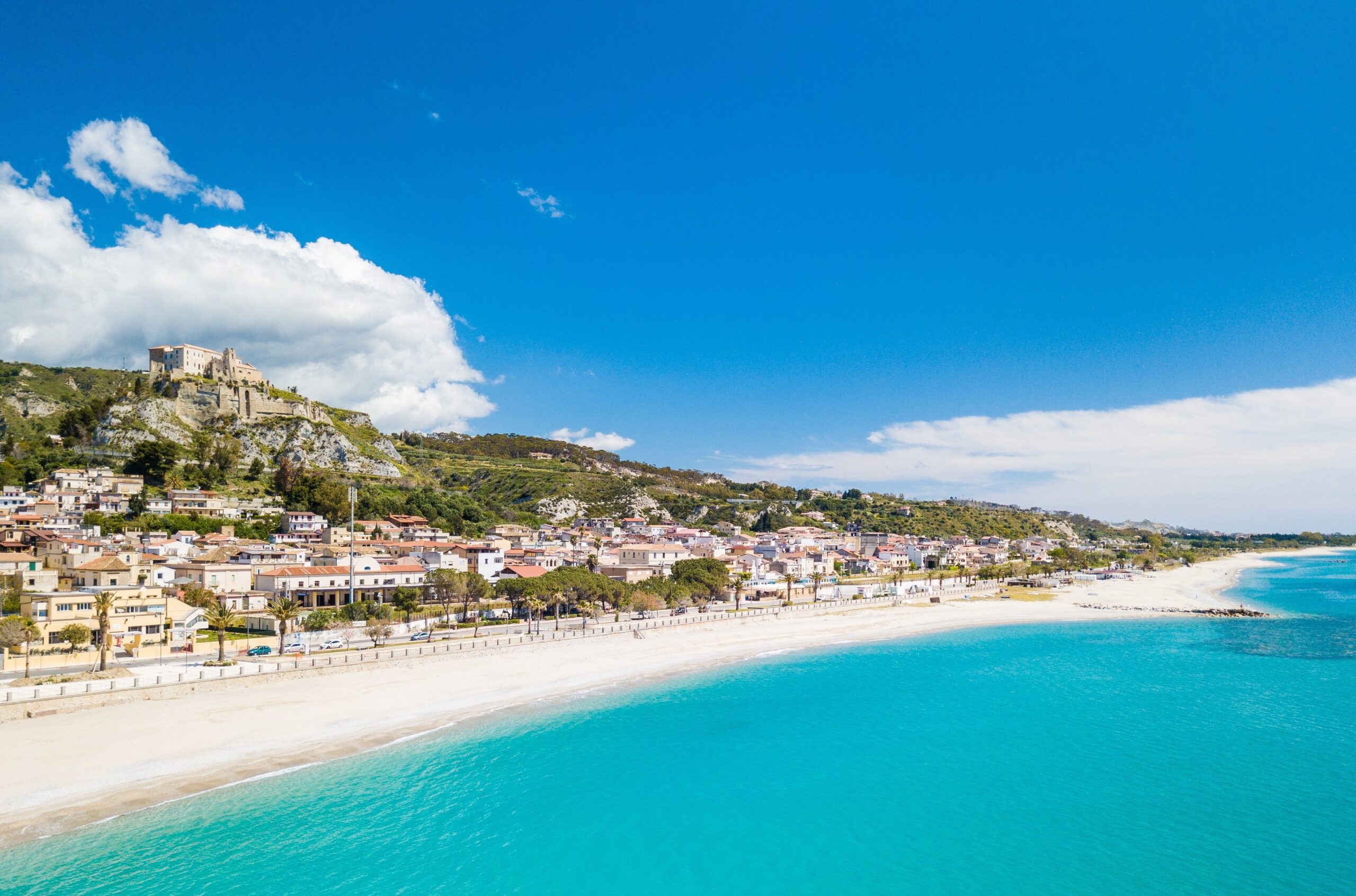 Roccella Ionica: Guida Completa su Cosa Fare e Vedere
