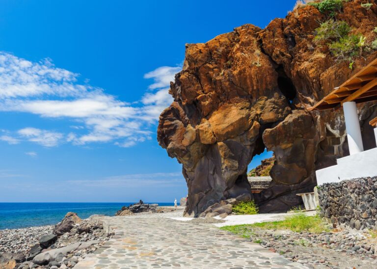Alicudi, la bellissima isola italiana che in pochi conoscono