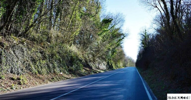 La Strada che Sfida la Gravità nei Castelli Romani: Mistero e Fascino ad Ariccia