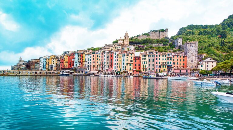 Tutti parlano delle Cinque Terre, ma questo borgo ligure è ancora più suggestivo