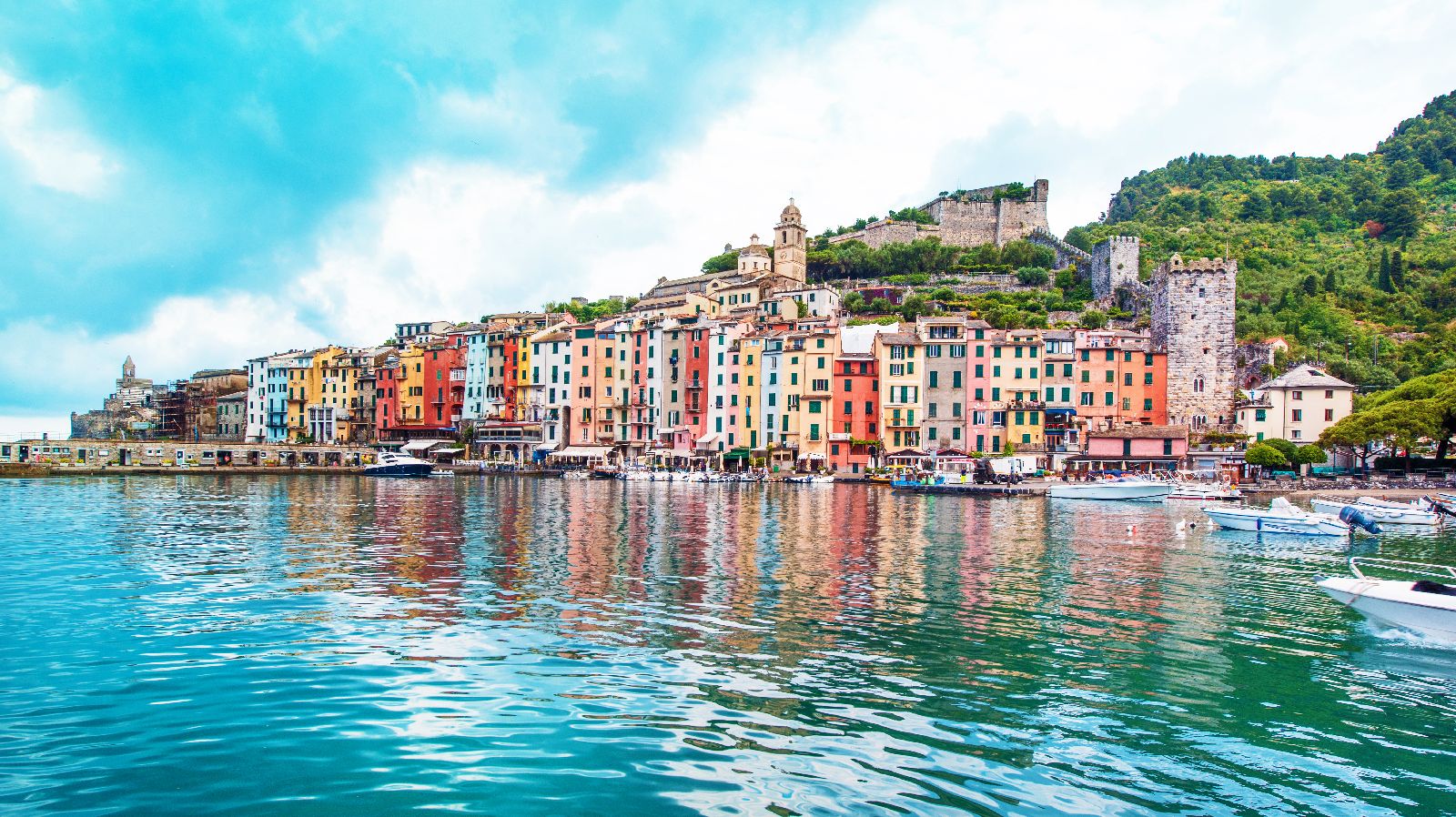 Tutti parlano delle Cinque Terre, ma questo borgo ligure è ancora più suggestivo
