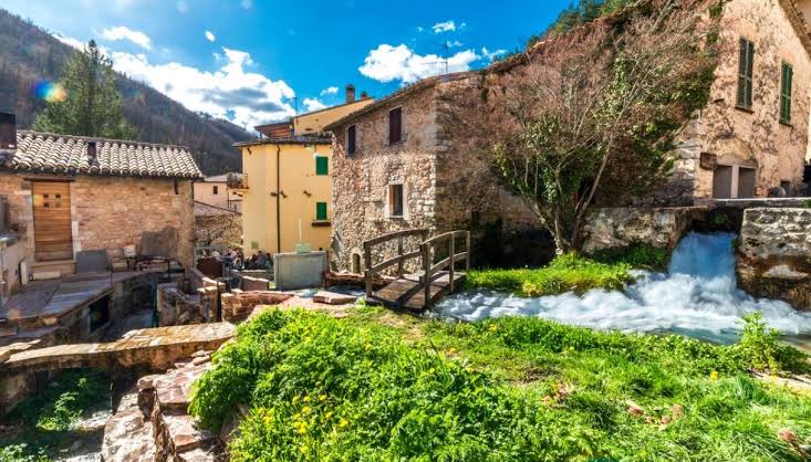 La città veneta dei canali che non è Venezia