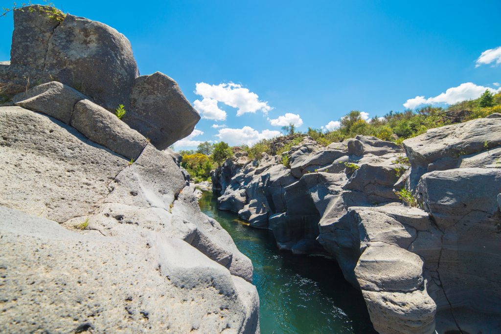 Il canyon della Sicilia che sembra appartenere a un altro continente
