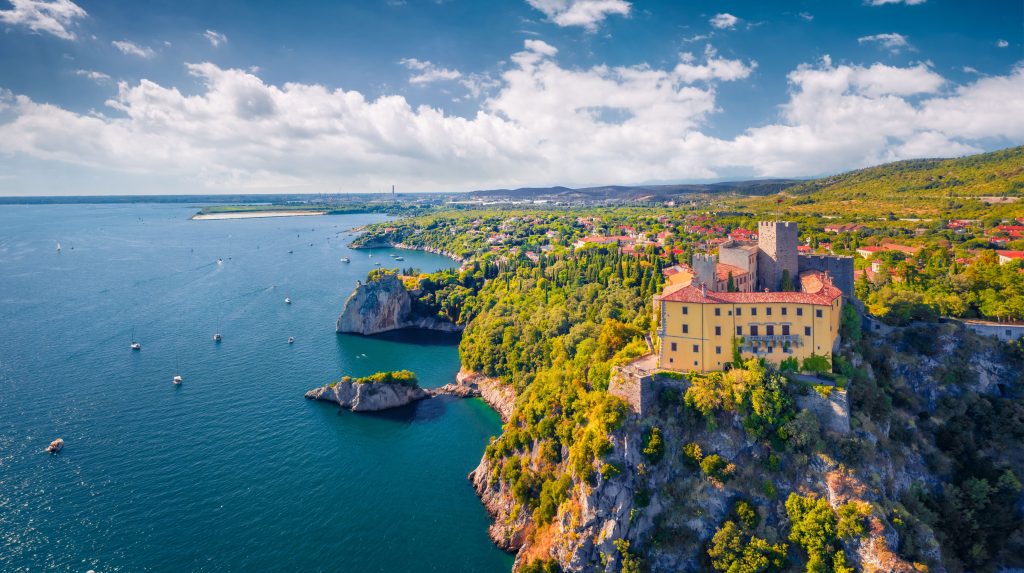 Mare → Non solo Trieste: il luogo di mare del Friuli che sorprende per la sua bellezza